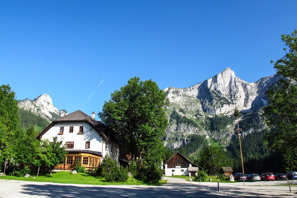01_ Abmarsch beim Bodenbauer - links der Buchbergkogel - rechts der Zinken.jpg